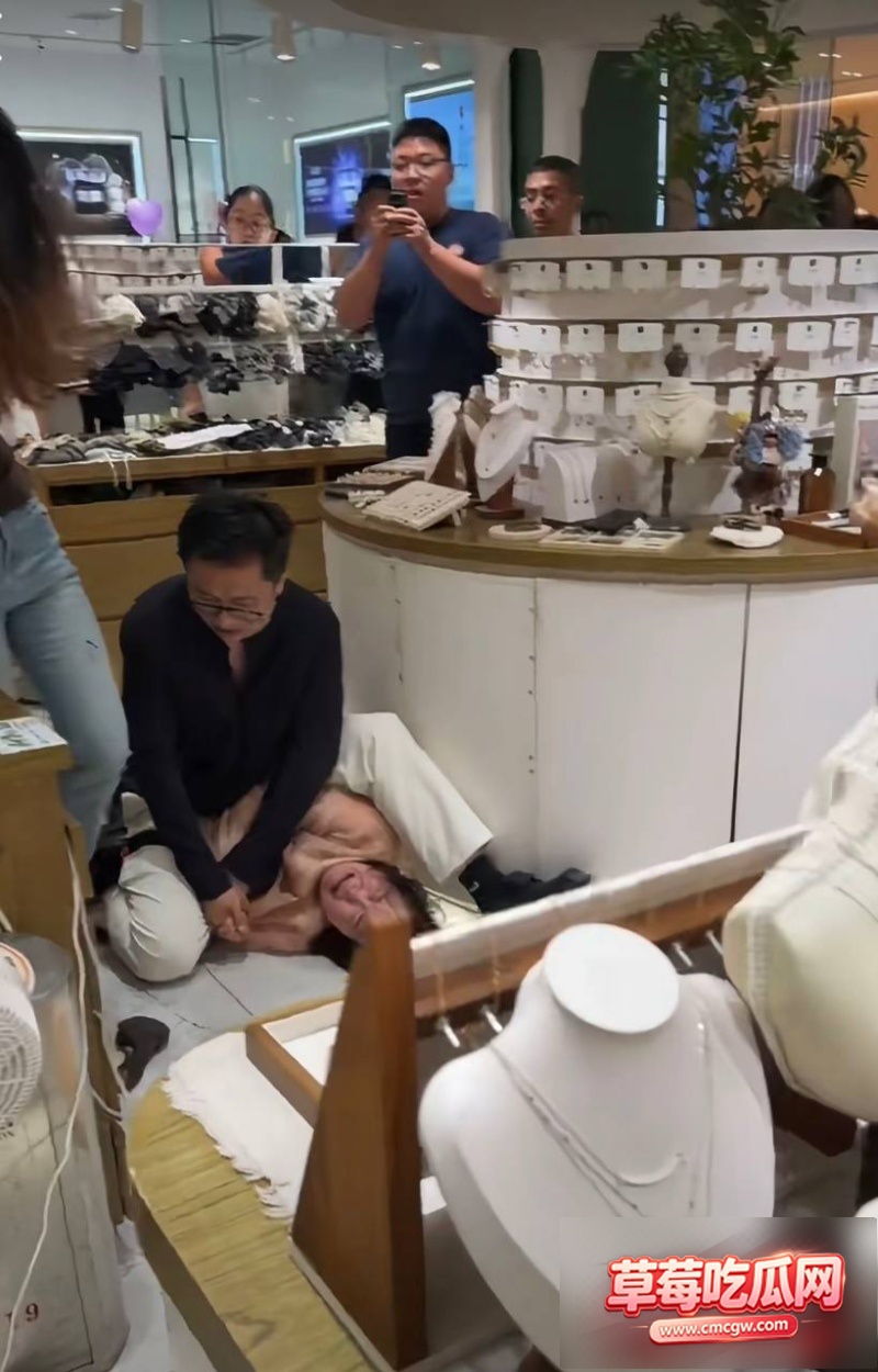 如皋吾悦广场抓小三上热搜3 如皋吾悦广场抓小三上热搜3