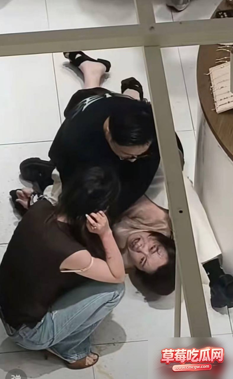 如皋吾悦广场抓小三上热搜4 如皋吾悦广场抓小三上热搜4