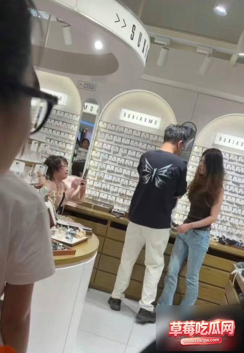 如皋吾悦广场抓小三上热搜6 如皋吾悦广场抓小三上热搜6