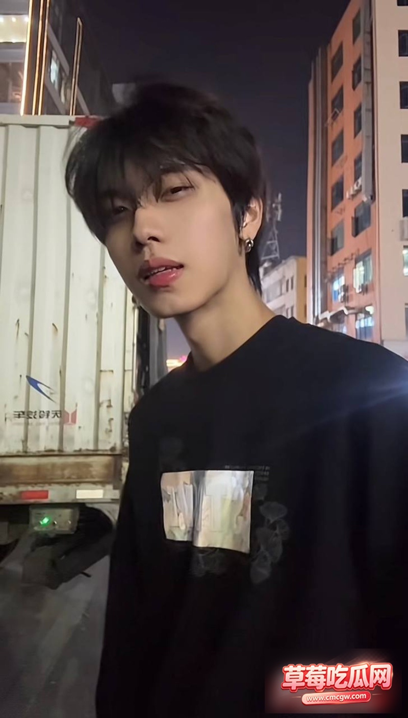 抖音30w粉男网红zzx723 抖音30w粉男网红zzx723