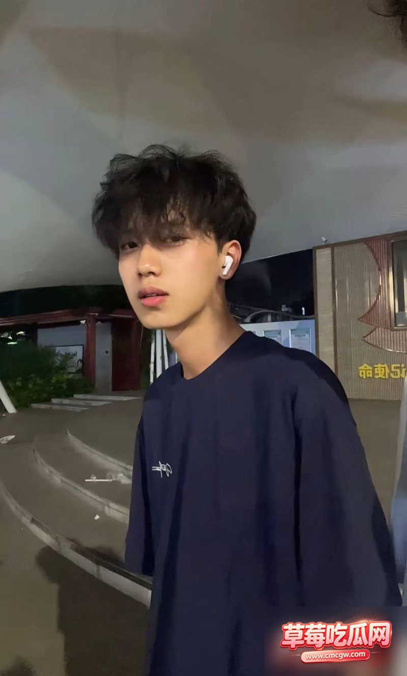 抖音30w粉男网红zzx724 抖音30w粉男网红zzx724