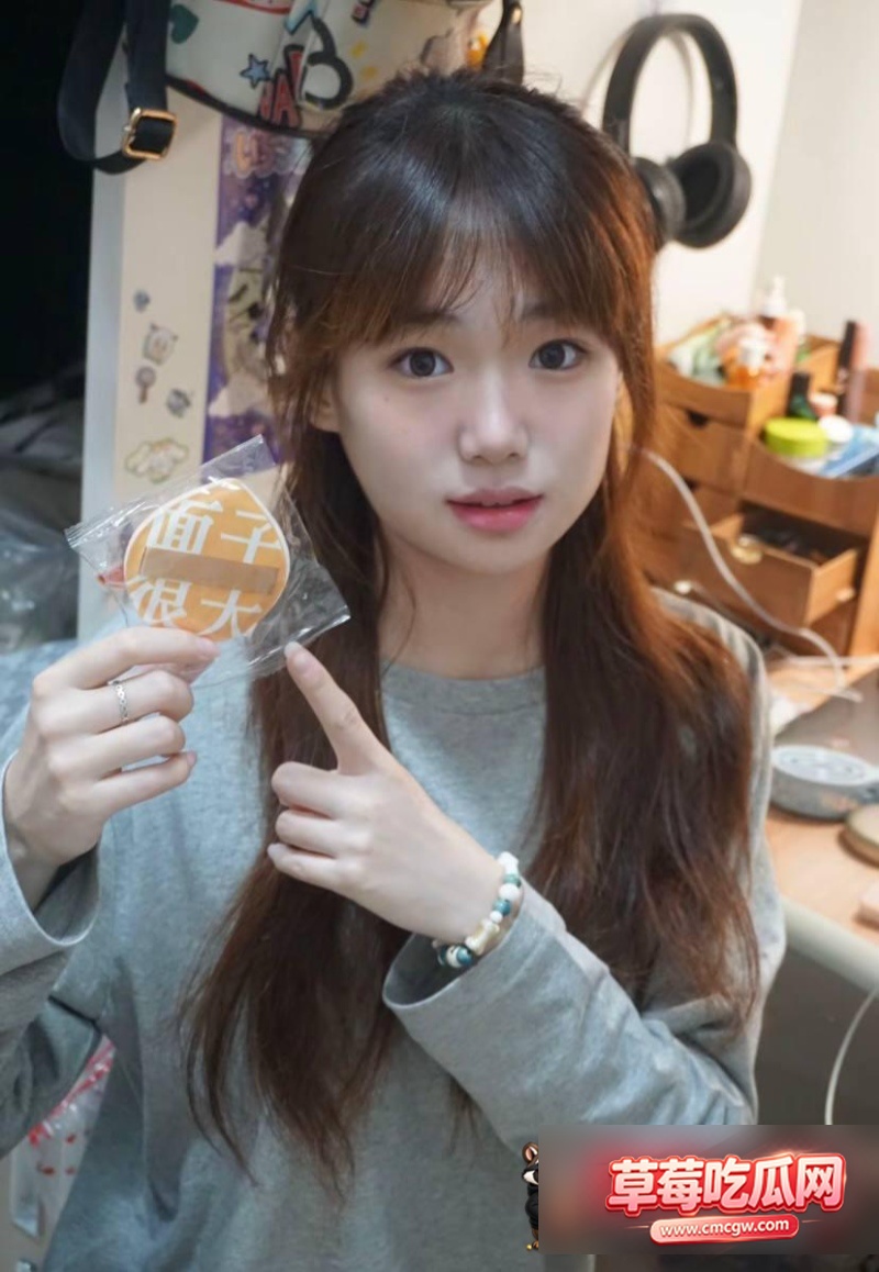 河南师范大学新生张萍24