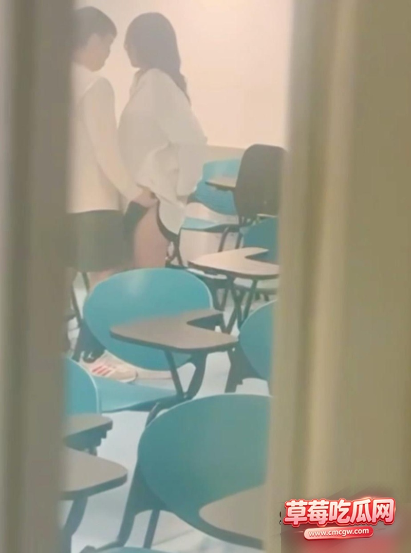 香港城市大学偷偷拍摄吃瓜5