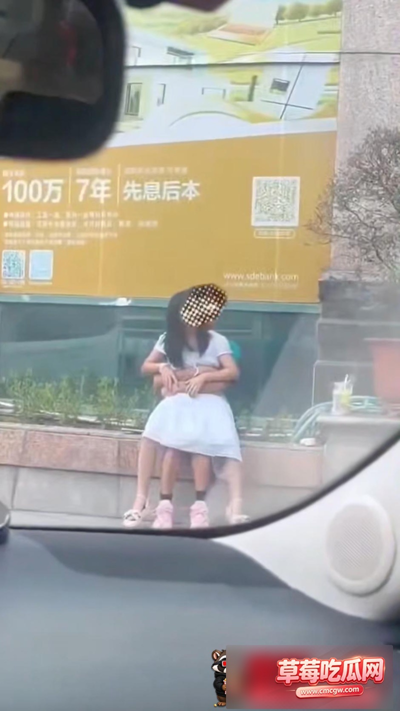 饥渴小情侣大街当众亲密6 饥渴小情侣大街当众亲密6