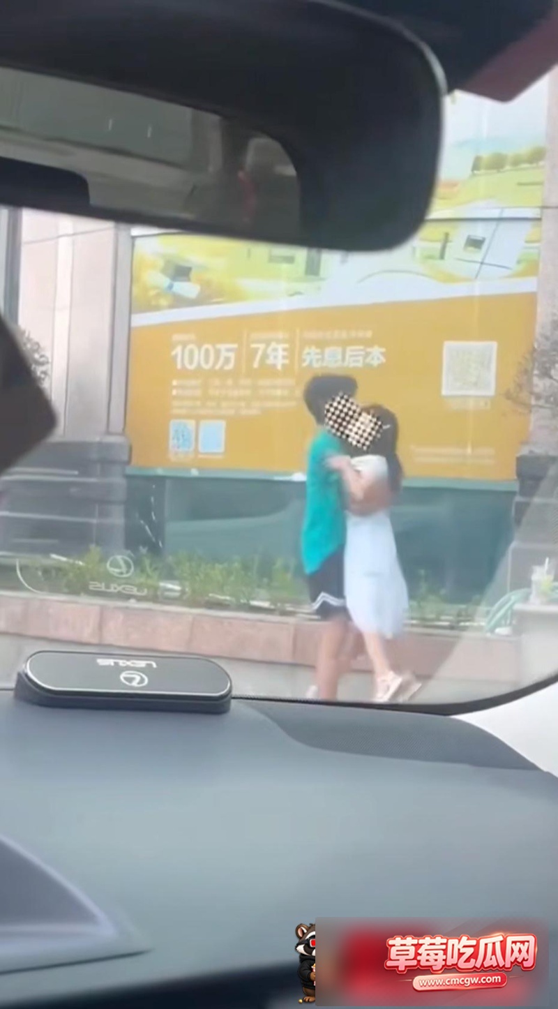 饥渴小情侣大街当众亲密8 饥渴小情侣大街当众亲密8