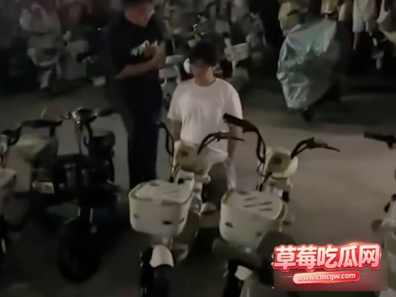 男Gay与同性偷情被抓包 1