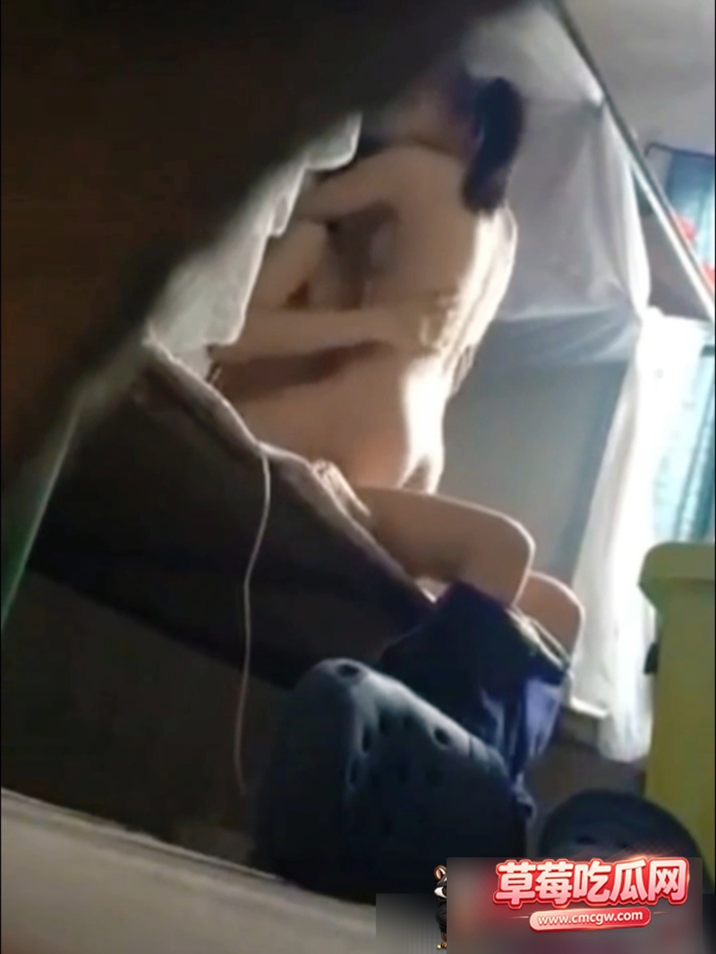 女大杨姝彤军训时和男友 5