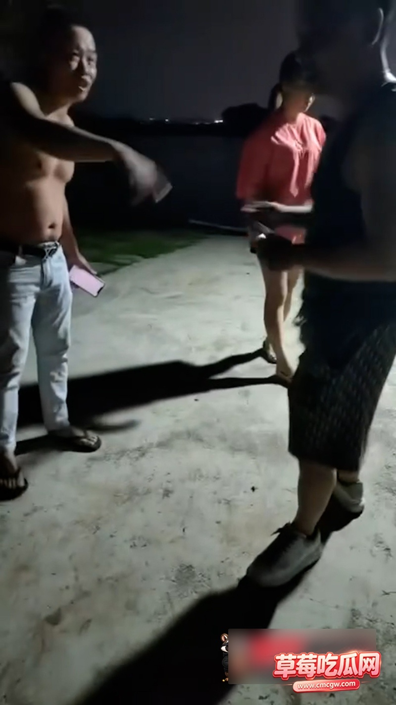 老婆和女儿都被老婆男朋友睡了 男子生气去娘家大闹 9 老婆和女儿都被老婆男朋友睡了 男子生气去娘家大闹 9