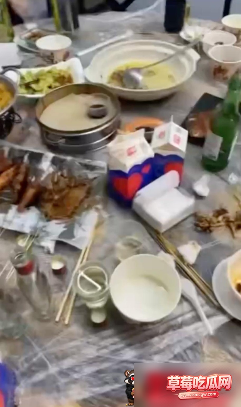 烧烤店后厨当众直接开操2 烧烤店后厨当众直接开操2