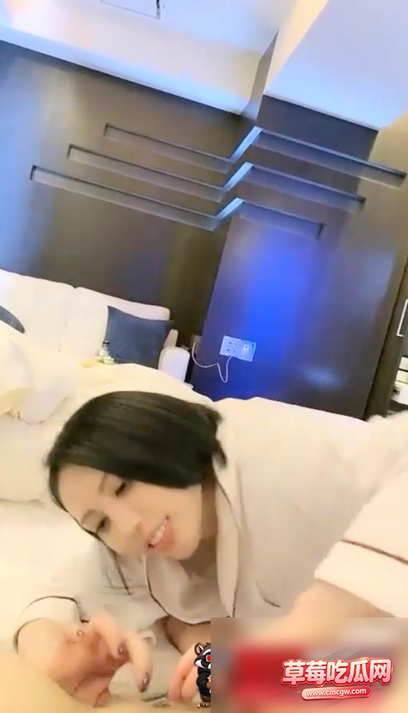 日本经典女同交合系列1 日本经典女同交合系列1