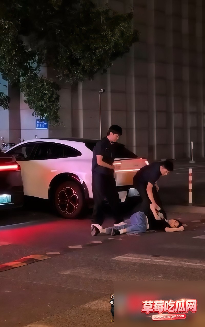 特斯拉阔太深夜试驾小米变车震 1 特斯拉阔太深夜试驾小米变车震 1