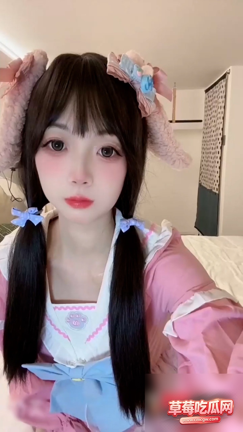 奶芙高颜值清纯小萝莉身穿洛丽塔伸脚淫语挑逗无毛嫩穴 1 奶芙高颜值清纯小萝莉身穿洛丽塔伸脚淫语挑逗无毛嫩穴 1