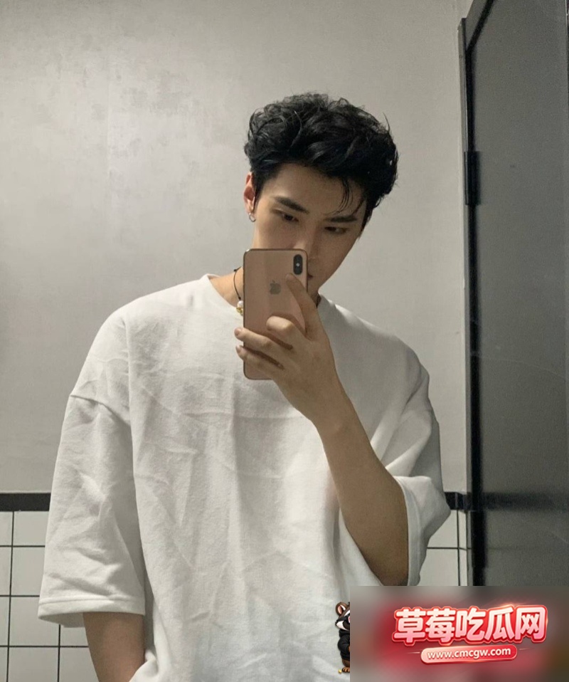 男演员嘉弈劈腿惯犯 52 男演员嘉弈劈腿惯犯 52