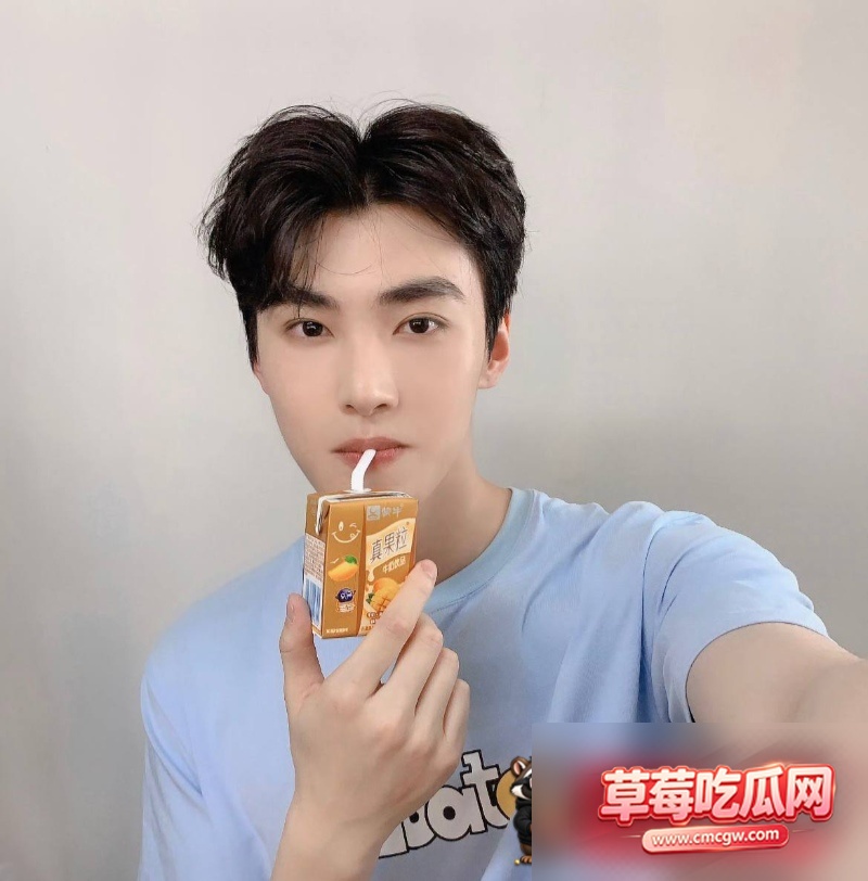 男演员嘉弈劈腿惯犯 53 男演员嘉弈劈腿惯犯 53
