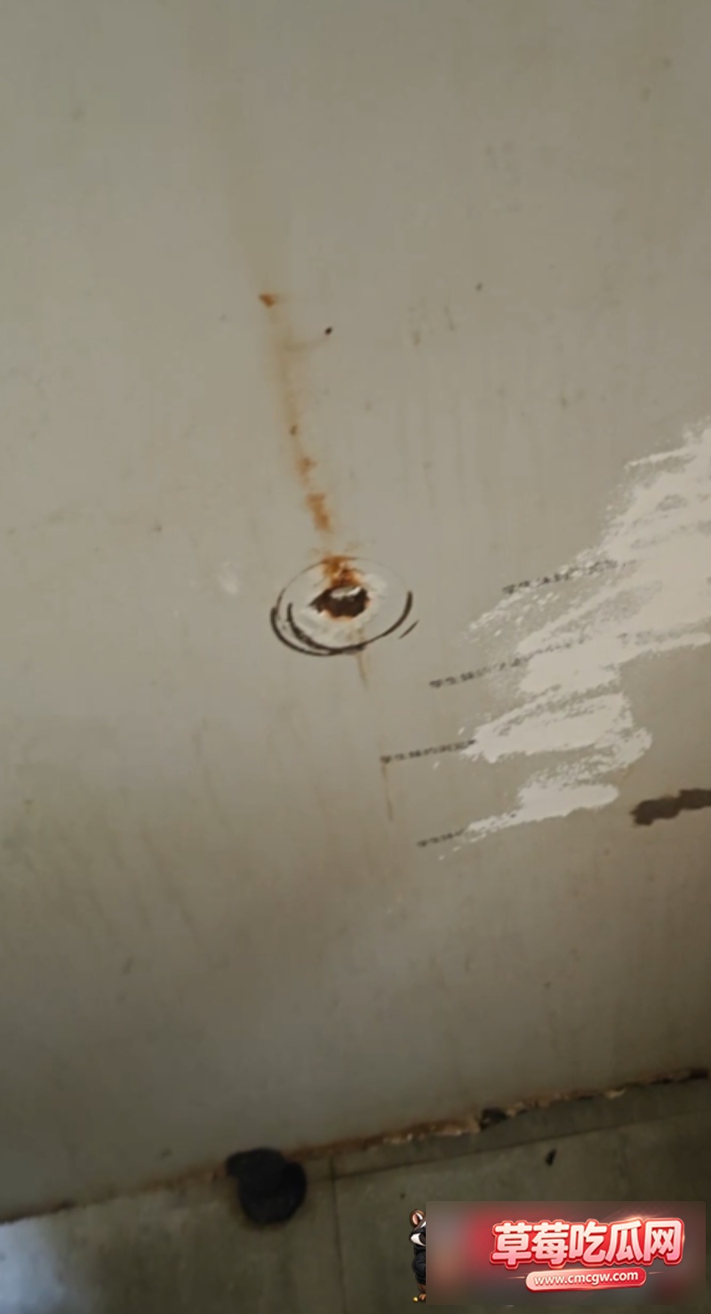 外卖小哥公厕蹲坑遭基佬鸟洞偷袭5 外卖小哥公厕蹲坑遭基佬鸟洞偷袭5