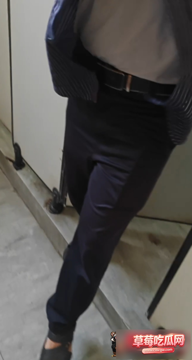 外卖小哥公厕蹲坑遭基佬鸟洞偷袭7 外卖小哥公厕蹲坑遭基佬鸟洞偷袭7