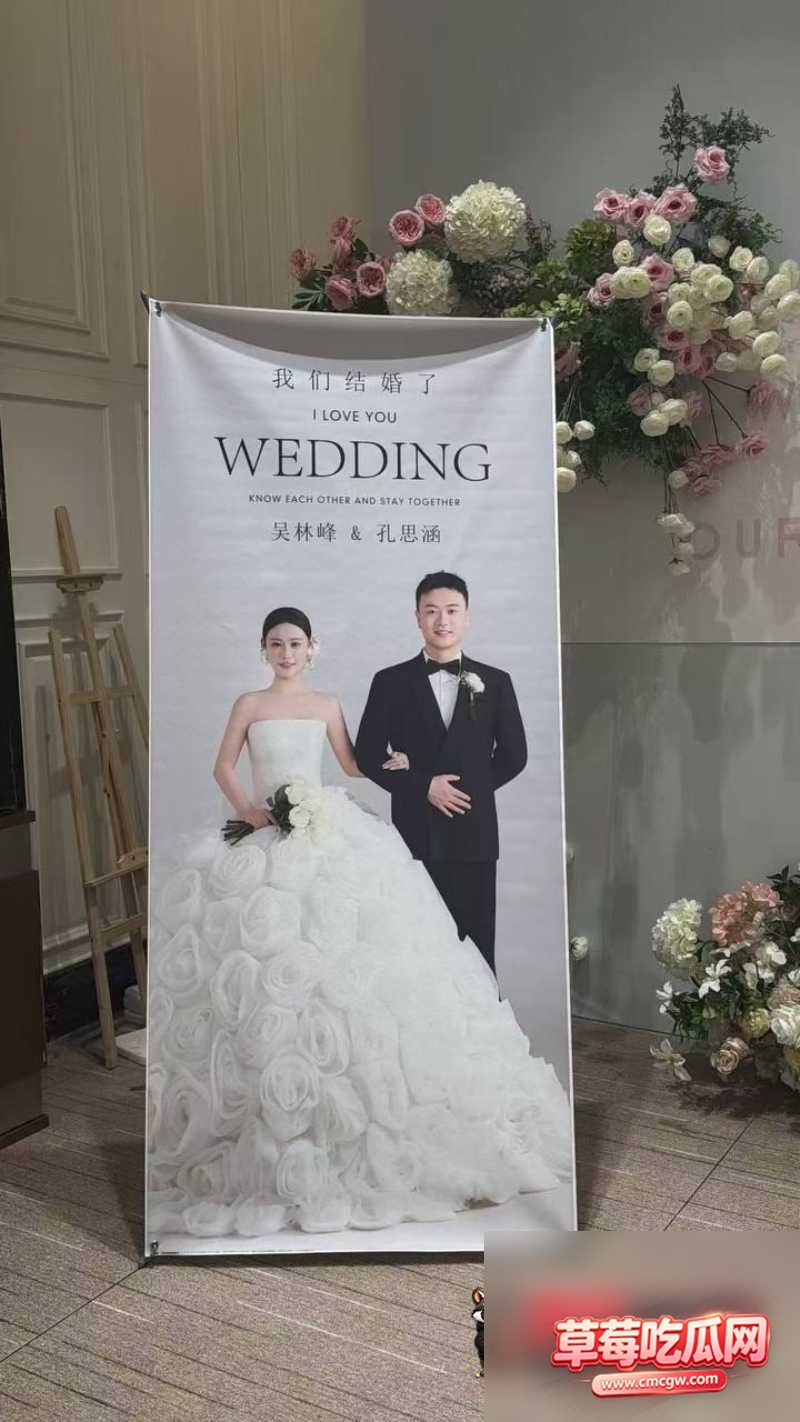 这个男人有三个老婆,同一天在同家酒店楼上楼下同时办婚宴和满月酒,堪称魔幻现实版时间管理大师。 5 这个男人有三个老婆,同一天在同家酒店楼上楼下同时办婚宴和满月酒,堪称魔幻现实版时间管理大师。 5