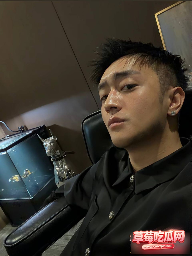 抖音236w粉男网红 J先生 6 抖音236w粉男网红 J先生 6