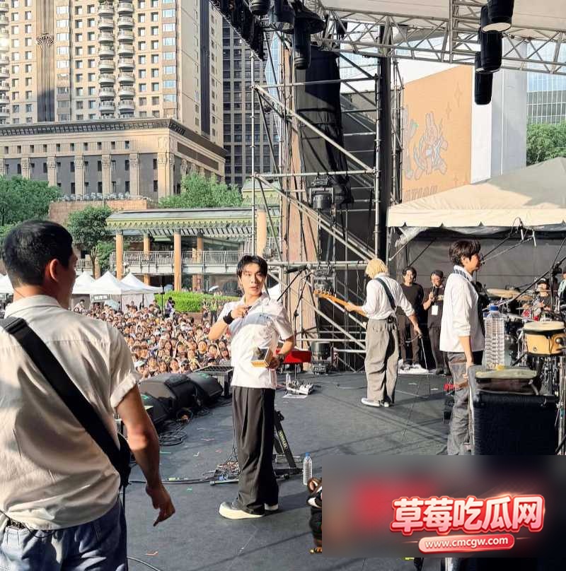 微博200W粉主持人派翠克出轨耳机妹32 微博200W粉主持人派翠克出轨耳机妹32