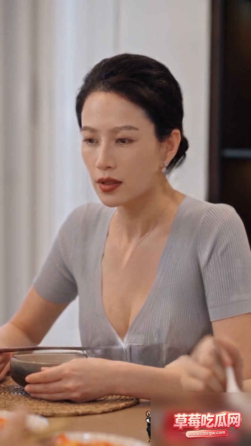 AI短剧《我的双胞胎妈妈》第3集 1 AI短剧《我的双胞胎妈妈》第3集 1